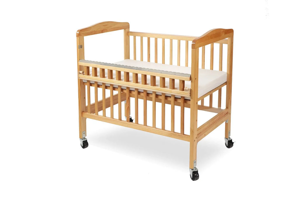 L.A. Baby Mini/Portable Non-folding Wooden Window Crib with Sizeafety Gate