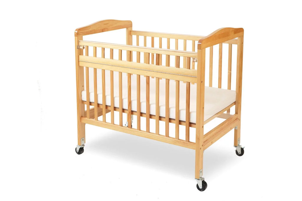 L.A. Baby Mini/Portable Non-folding Wooden Window Crib with Sizeafety Gate