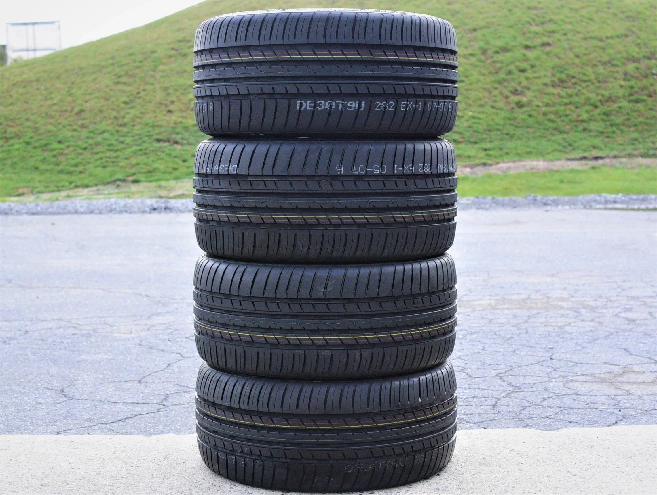 Pair of 2 (TWO) Cosmo MuchoMacho 235/35ZR19 235/35R19 91Y XL All Sizeeason Performance Tires Fits: 2018-23 Honda Civic Sizeport Touring, 2016-18 Ford Focus RSize