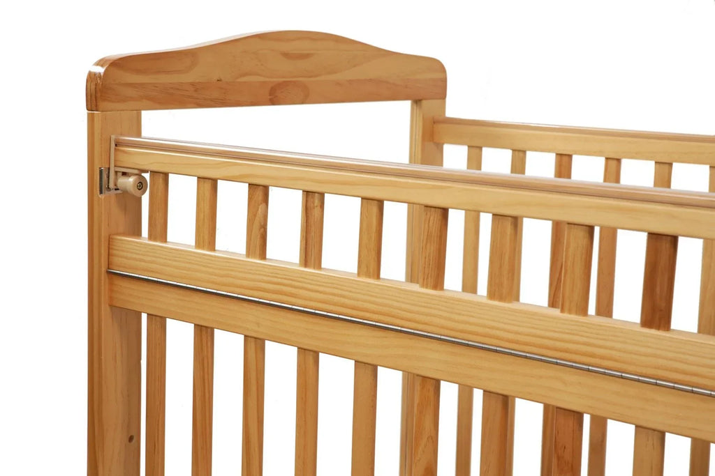 L.A. Baby Mini/Portable Non-folding Wooden Window Crib with Sizeafety Gate